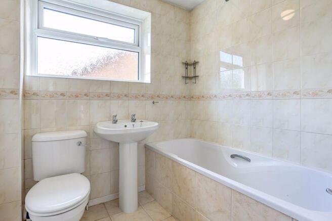 BATHROOM 2