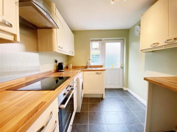 Kitchen 1.jpg