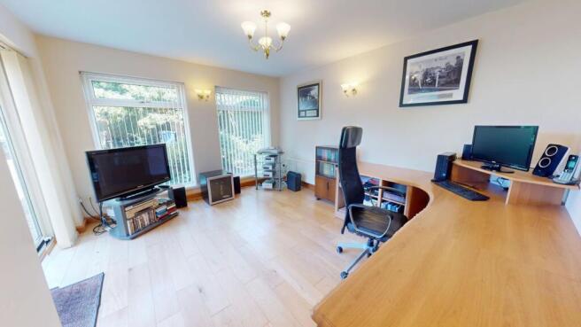 4 bed Detached for sale Image 9