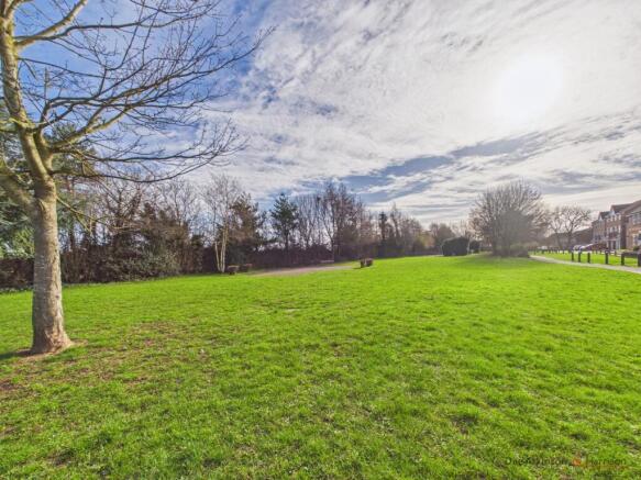 5 bed Detached for sale Image 5
