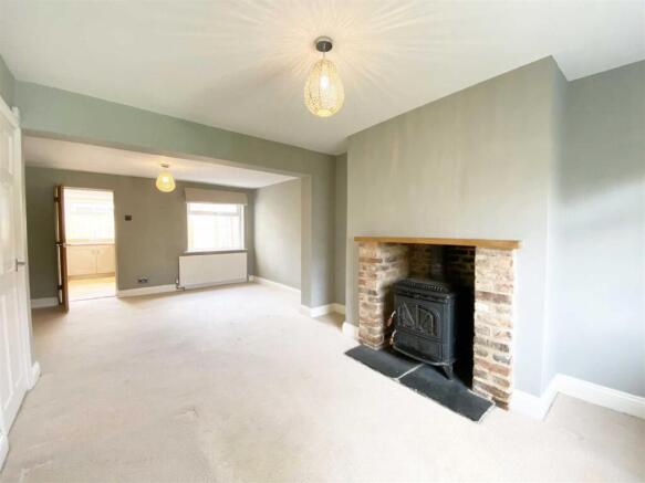 2 bed Terraced to rent Image 4