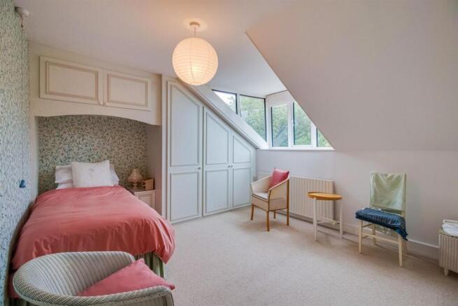 3 bed Semi-Detached Bungalow for sale Image 11