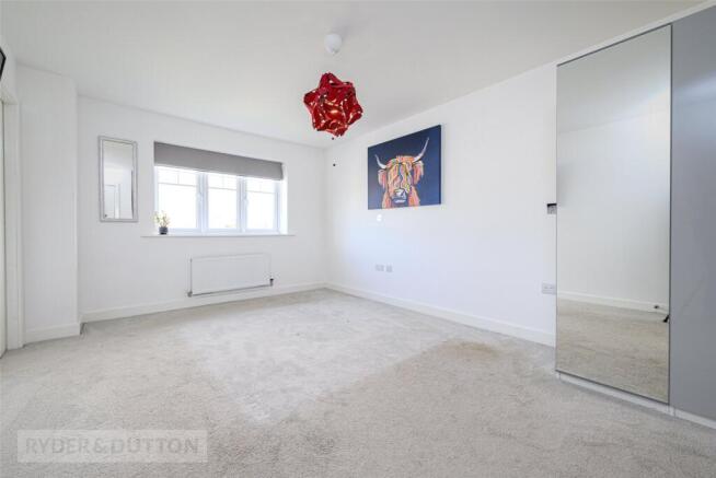 4 bed Detached for sale Image 12