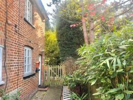 2, Hillview Cottages, Chorleywood Bottom, Rickmansworth WD3 5JF