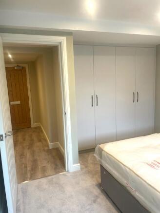2 bed Apartment to rent Image 6