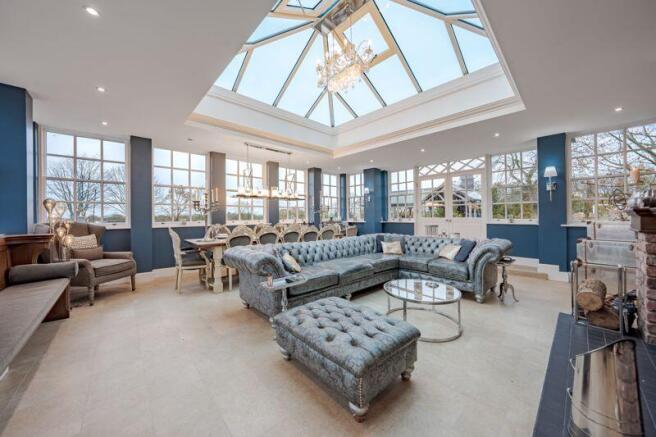 Living room/ dining