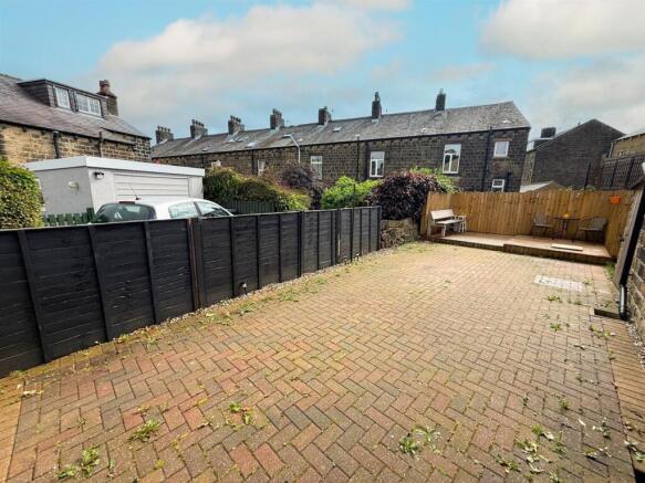 Two bedroom end terrace in Steeton (17).jpg