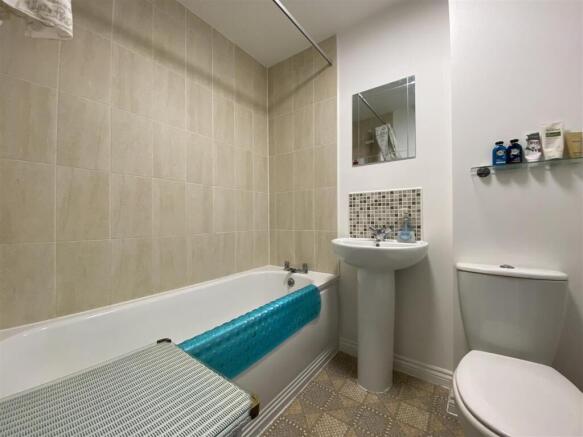 3 bed Semi-Detached for sale Image 12