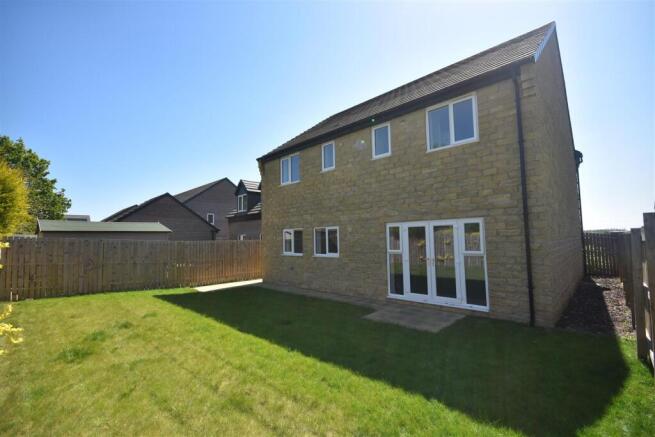 4 bed Detached for sale Image 11