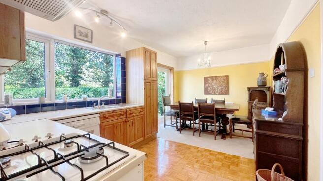 KITCHEN DINING