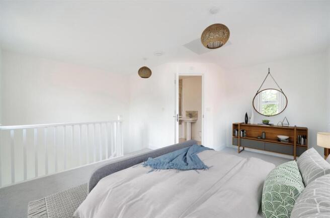 2 bed Town House to rent Image 5