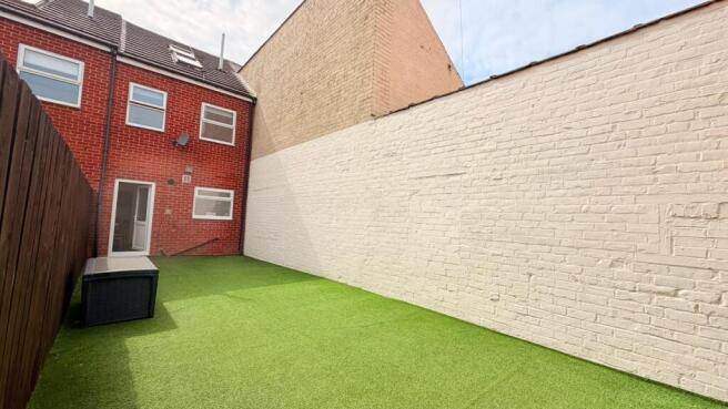 3 bed Town House for sale Image 9