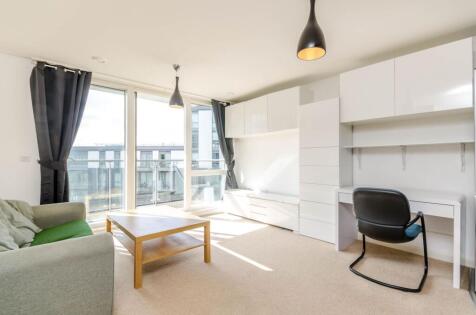 Ealing Road, Brentford, TW8