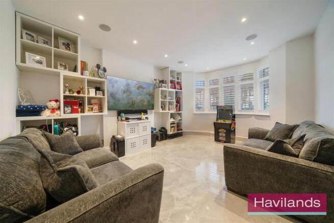 Broadfields Avenue-10.jpg