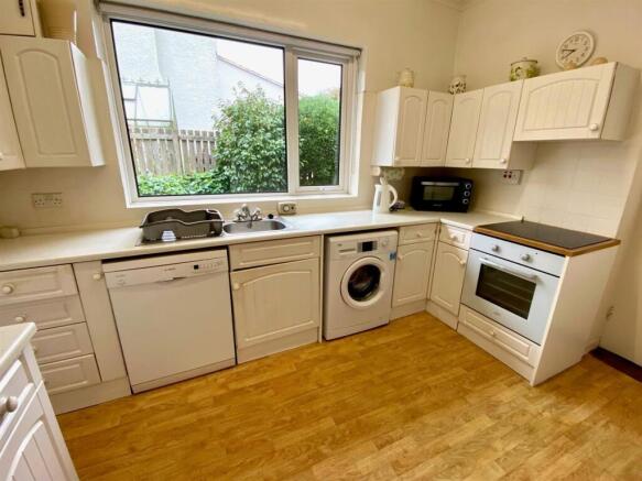 4 bed Detached Bungalow for sale Image 8