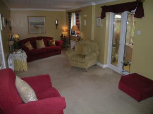 25' sitting room