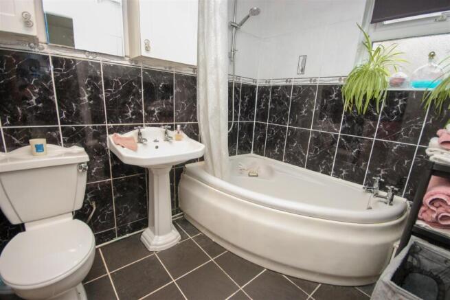 Bathroom.jpg