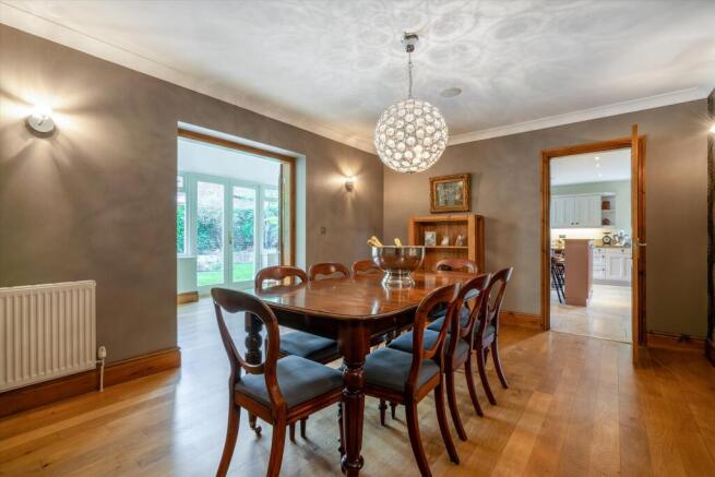 5 bed Detached for sale Image 4