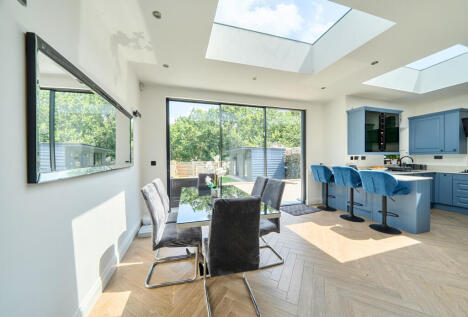 Kinloch Drive, London, NW9