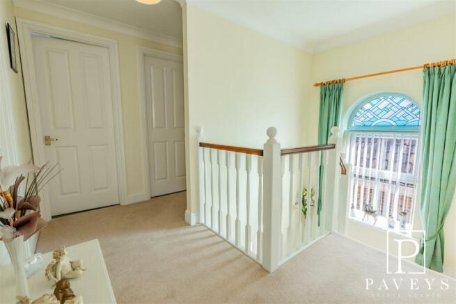 FIRST FLOOR LANDING