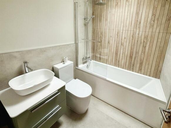 3WC-bathroom..JPG