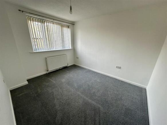 3 bed Terraced to rent Image 12