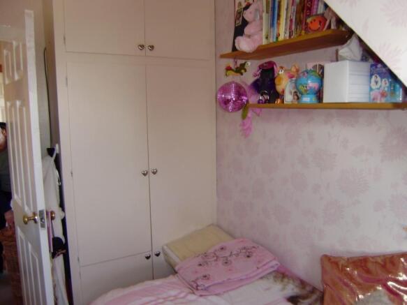Small Bedroom (2)