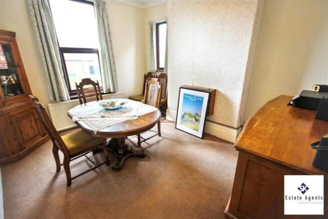 4 bed Semi-Detached for sale Image 4