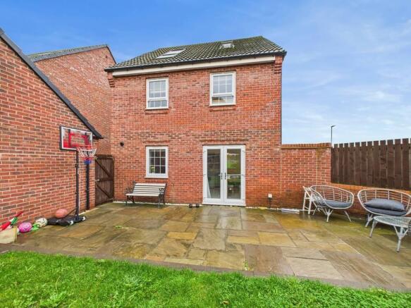 4 bed Detached for sale Image 9