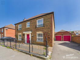 17, Eyre Close, Coldharbour, Aylesbury HP19 7GQ