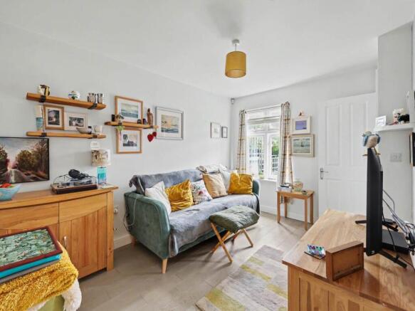 08 - Living Room - R