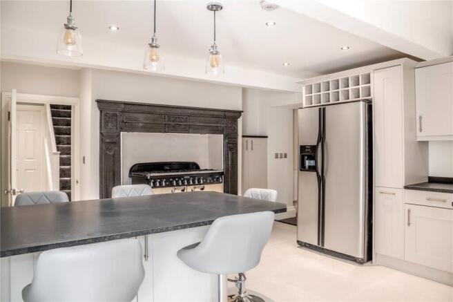 5 bed House for sale Image 4
