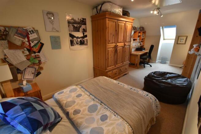 BEDROOM 4