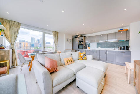 Thomas Road, London, E14