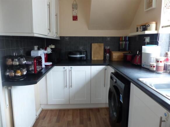 KITCHEN 1.JPG