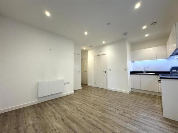 Living Room Pic  8.jpeg