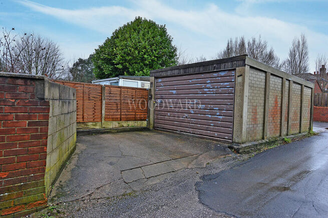 Driveway/Garage