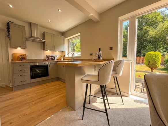 3 bed Semi-Detached for sale Image 7