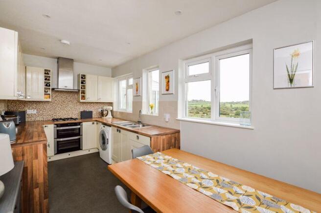 Kitchen/Dining...