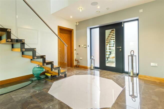 5 bed Detached for sale Image 6