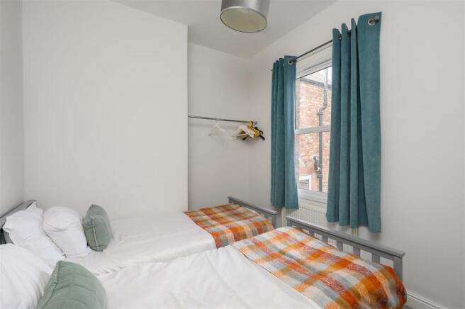 3 bed End of Terrace to rent Image 7