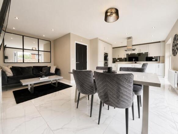 4 bed Detached for sale Image 8