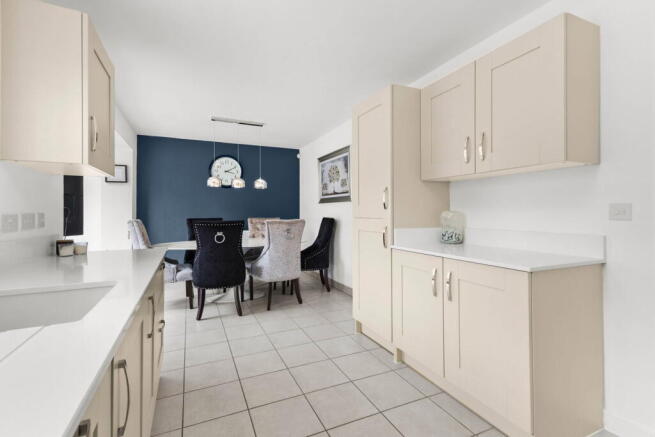4 bed Detached for sale Image 5