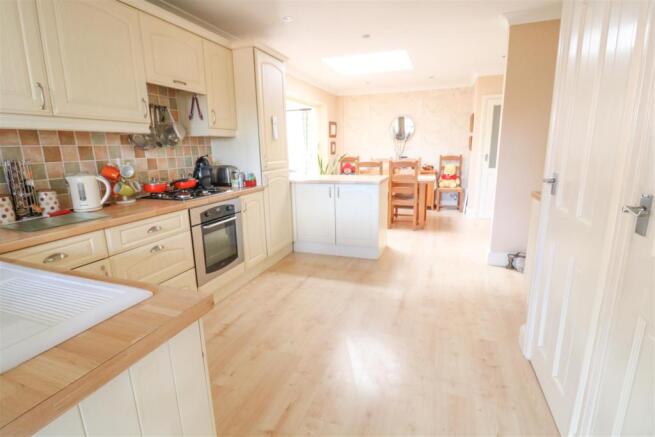 Kitchen 2.jpg