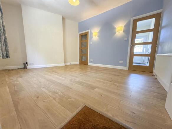LOUNGE DINING ROOM