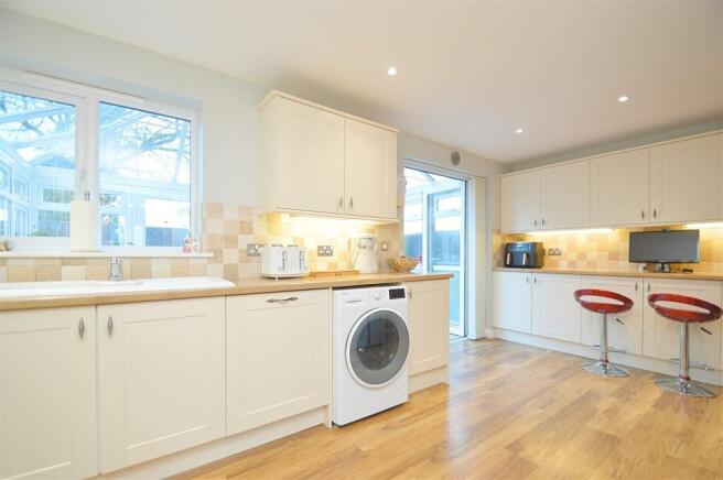 Kitchen3.jpg