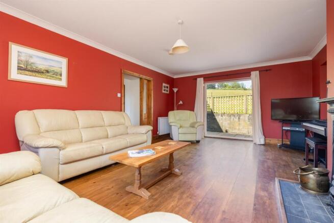 5 bed Detached for sale Image 8