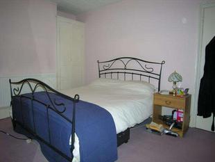 BEDROOM 1: