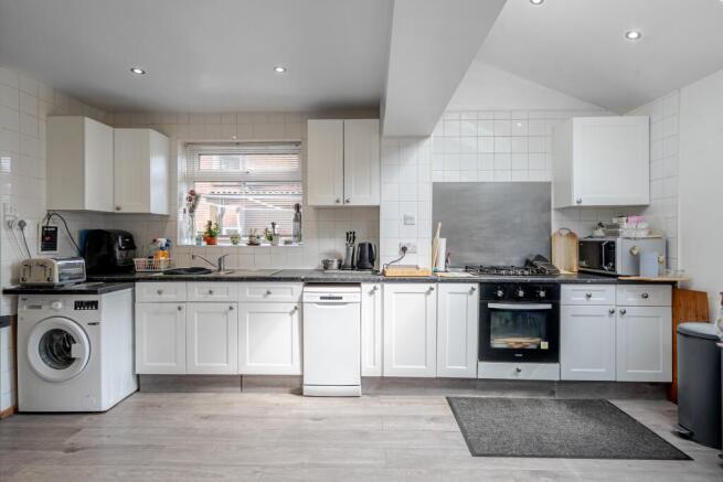 4 bed Semi-Detached for sale Image 4