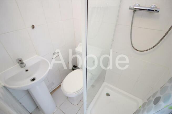 6 bed House to rent Image 4